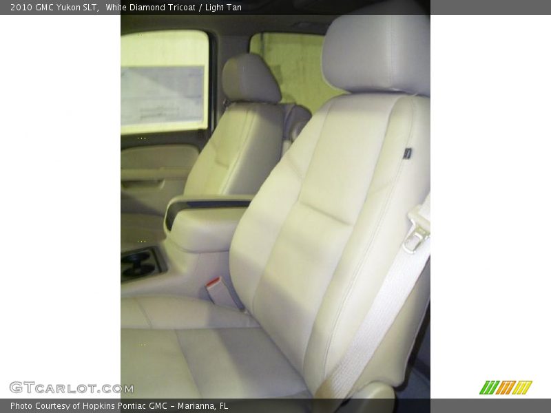 White Diamond Tricoat / Light Tan 2010 GMC Yukon SLT