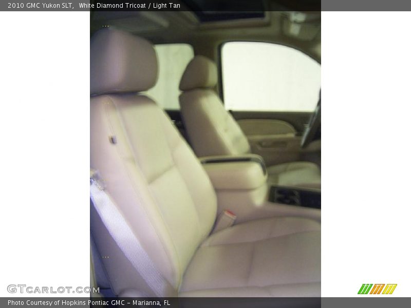 White Diamond Tricoat / Light Tan 2010 GMC Yukon SLT