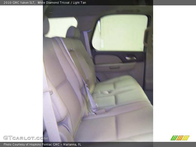 White Diamond Tricoat / Light Tan 2010 GMC Yukon SLT