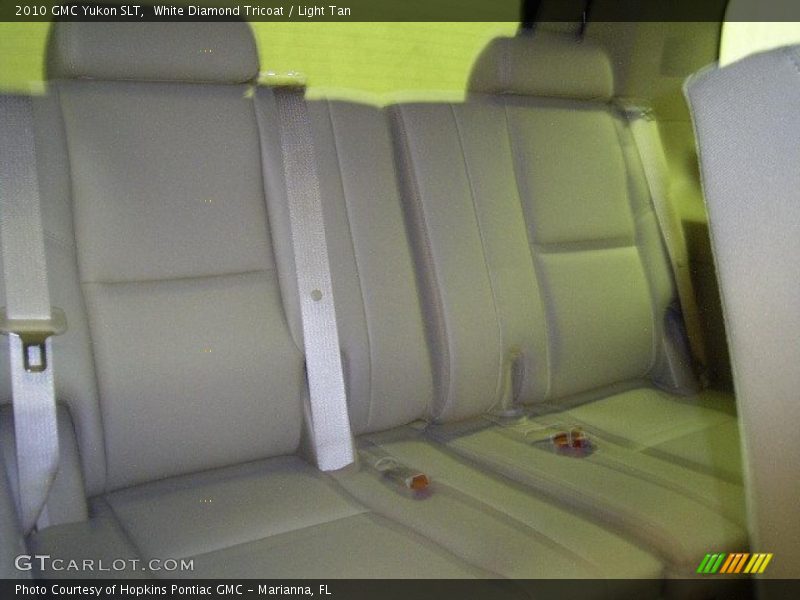 White Diamond Tricoat / Light Tan 2010 GMC Yukon SLT