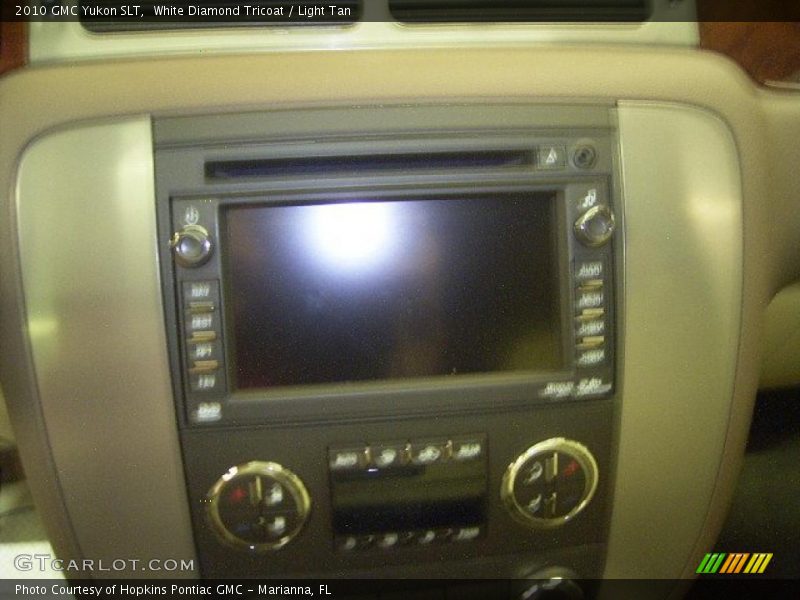 White Diamond Tricoat / Light Tan 2010 GMC Yukon SLT