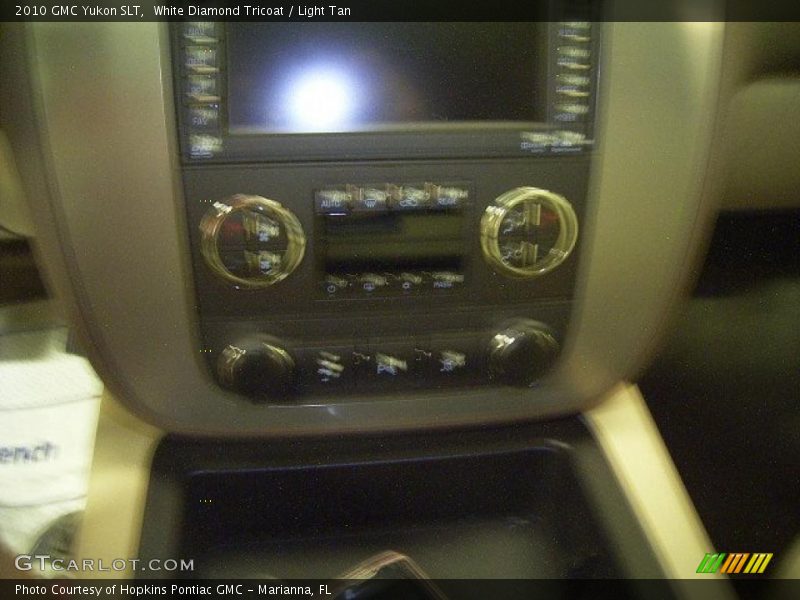 White Diamond Tricoat / Light Tan 2010 GMC Yukon SLT