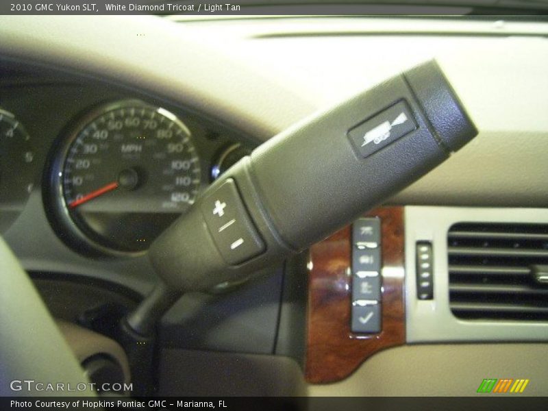 White Diamond Tricoat / Light Tan 2010 GMC Yukon SLT