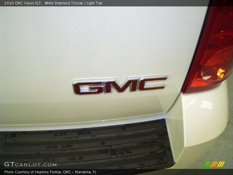 White Diamond Tricoat / Light Tan 2010 GMC Yukon SLT