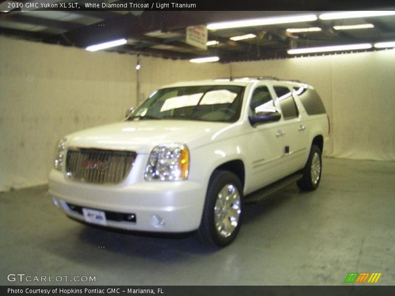 White Diamond Tricoat / Light Titanium 2010 GMC Yukon XL SLT