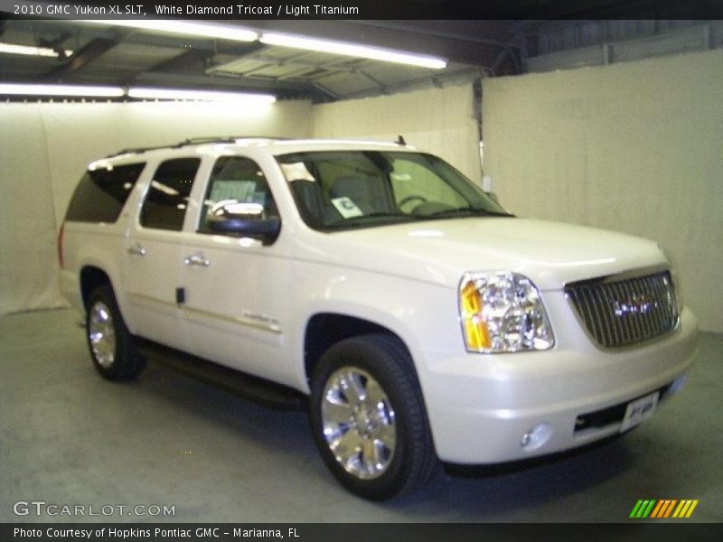 White Diamond Tricoat / Light Titanium 2010 GMC Yukon XL SLT