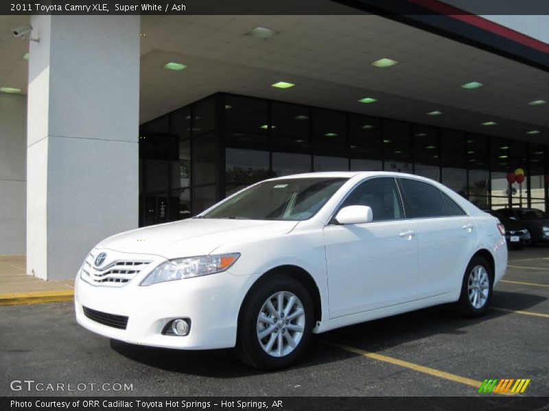 Super White / Ash 2011 Toyota Camry XLE