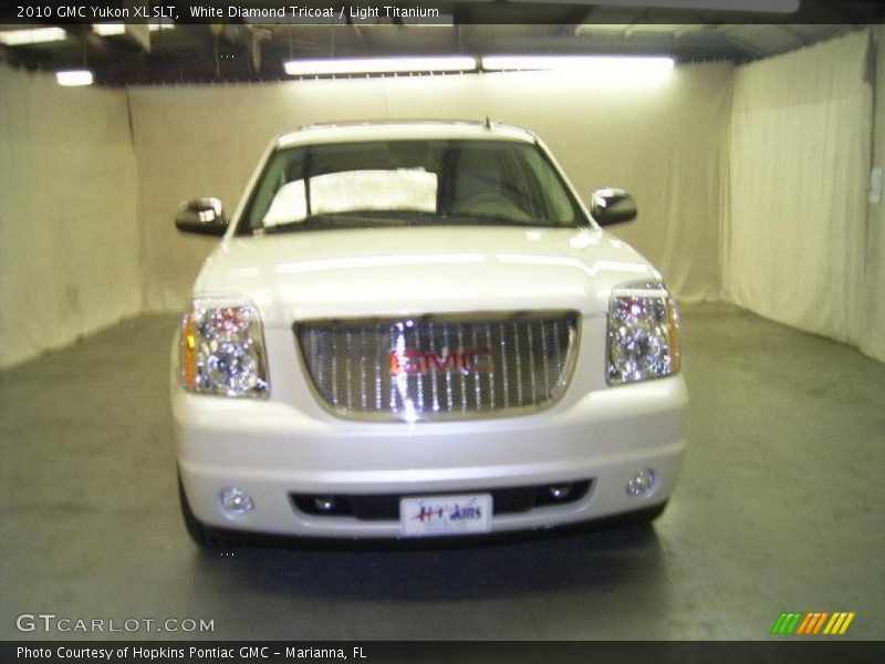 White Diamond Tricoat / Light Titanium 2010 GMC Yukon XL SLT