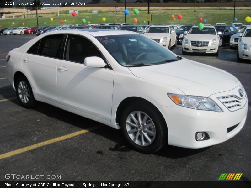 Super White / Ash 2011 Toyota Camry XLE