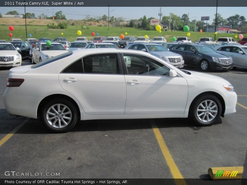 Super White / Ash 2011 Toyota Camry XLE