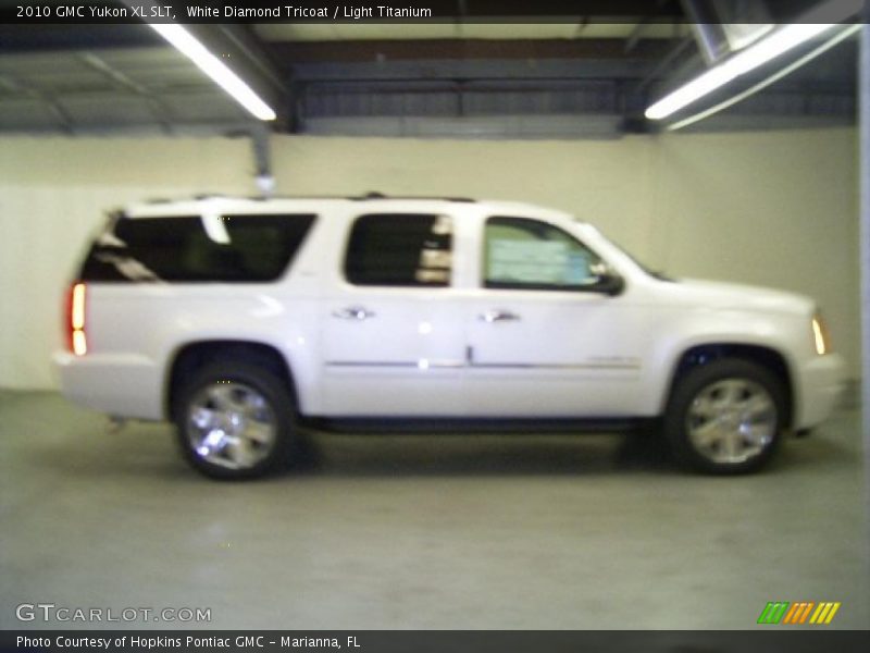 White Diamond Tricoat / Light Titanium 2010 GMC Yukon XL SLT