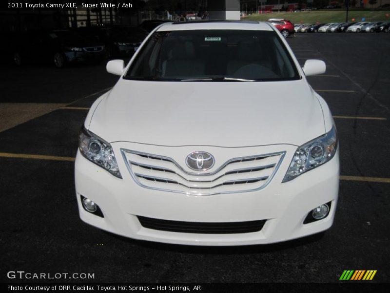 Super White / Ash 2011 Toyota Camry XLE