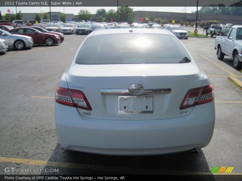 Super White / Ash 2011 Toyota Camry XLE