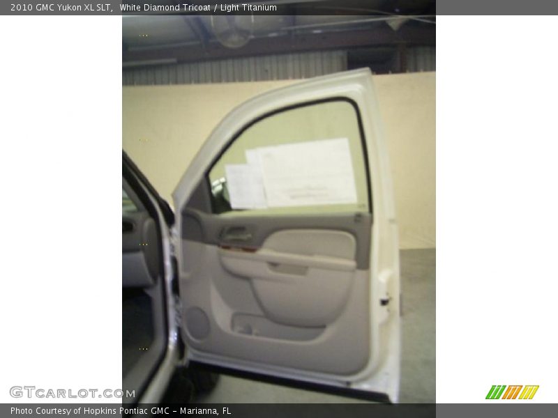 White Diamond Tricoat / Light Titanium 2010 GMC Yukon XL SLT