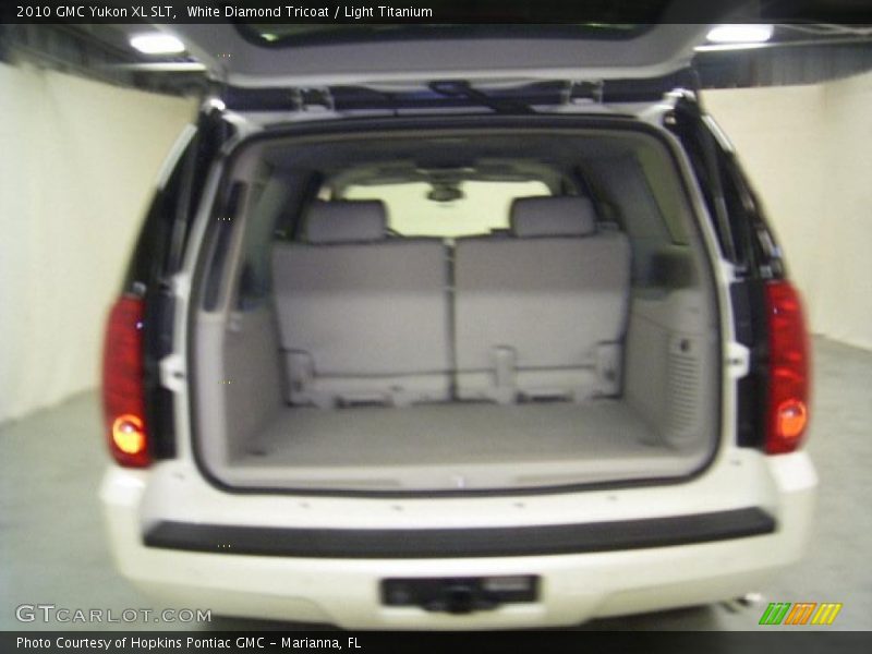 White Diamond Tricoat / Light Titanium 2010 GMC Yukon XL SLT