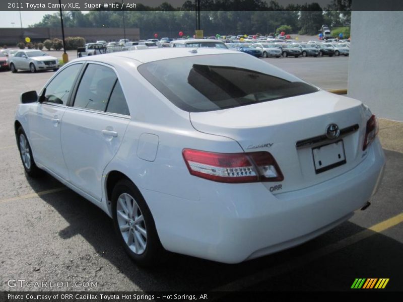 Super White / Ash 2011 Toyota Camry XLE