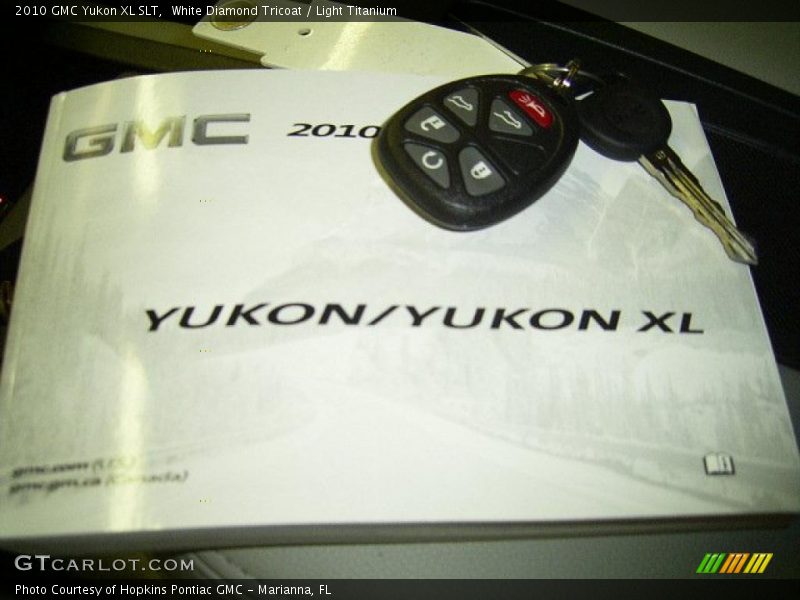 White Diamond Tricoat / Light Titanium 2010 GMC Yukon XL SLT