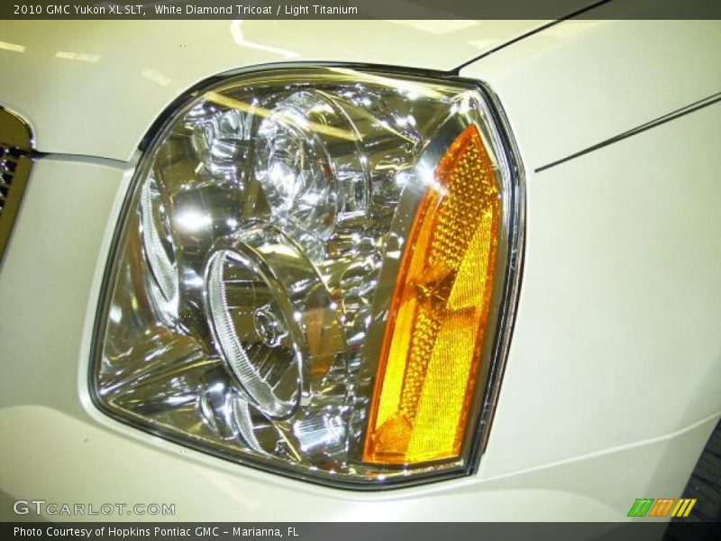 White Diamond Tricoat / Light Titanium 2010 GMC Yukon XL SLT
