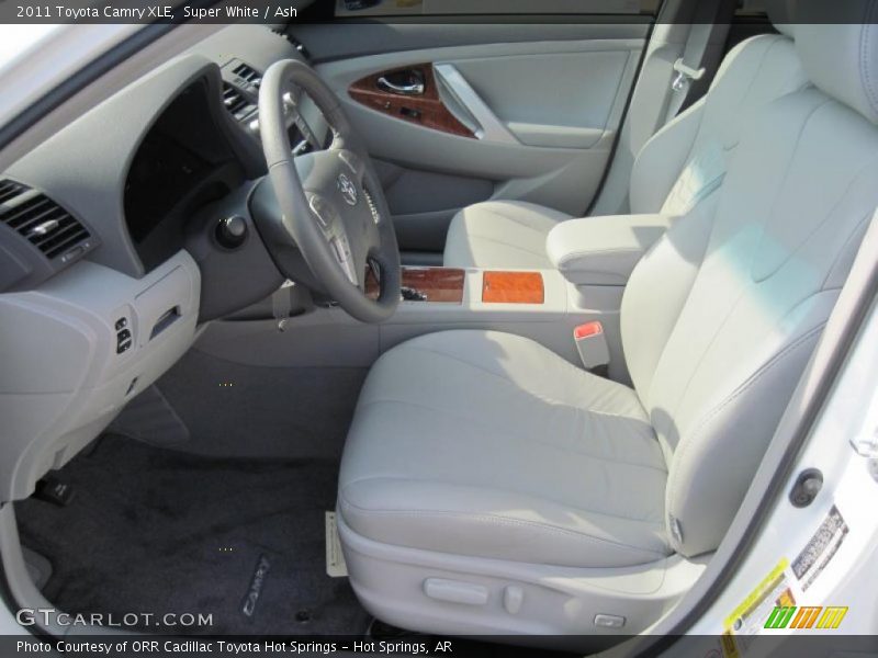 Super White / Ash 2011 Toyota Camry XLE