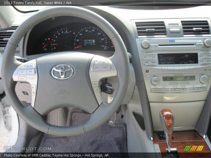 Super White / Ash 2011 Toyota Camry XLE