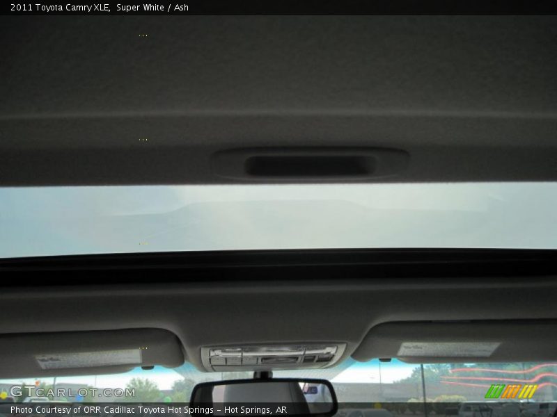 Super White / Ash 2011 Toyota Camry XLE