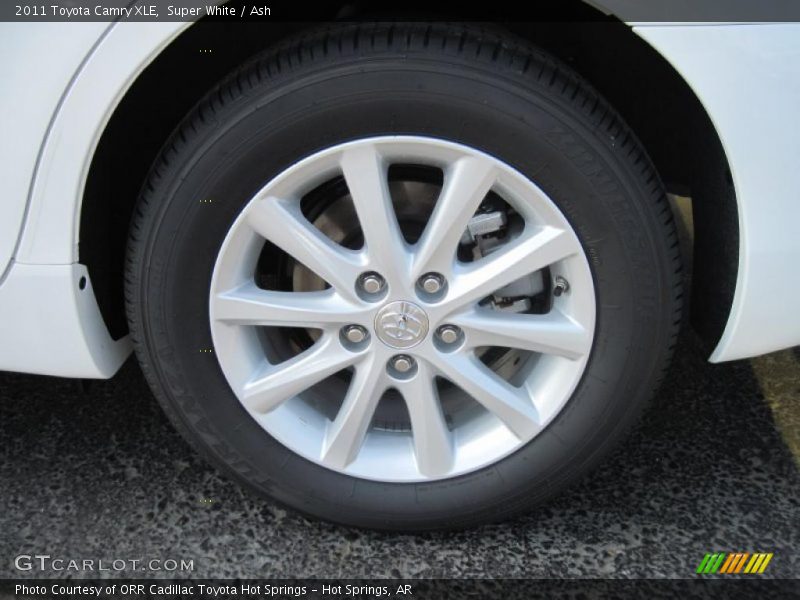 Super White / Ash 2011 Toyota Camry XLE