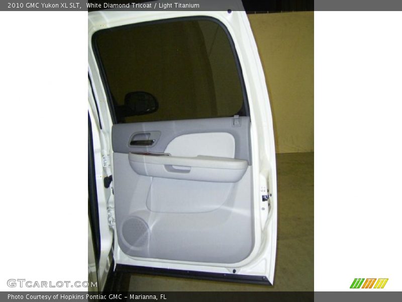 White Diamond Tricoat / Light Titanium 2010 GMC Yukon XL SLT