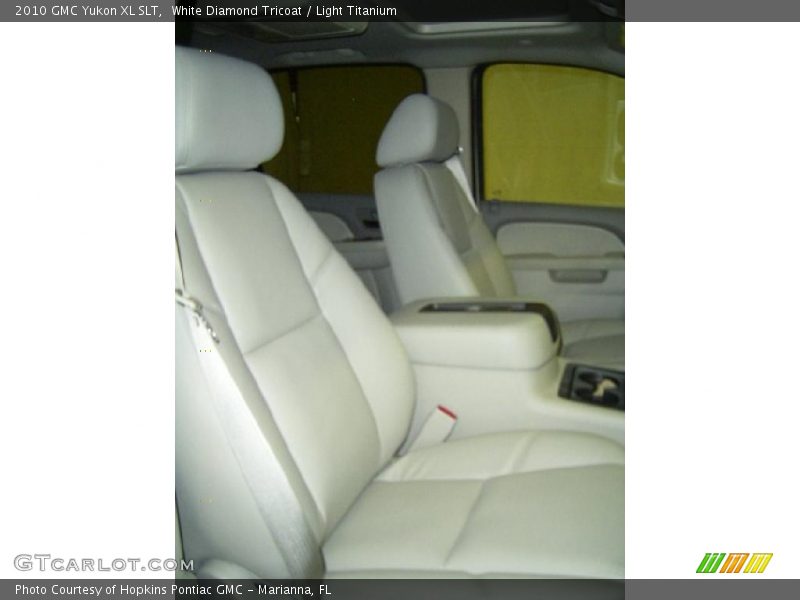 White Diamond Tricoat / Light Titanium 2010 GMC Yukon XL SLT