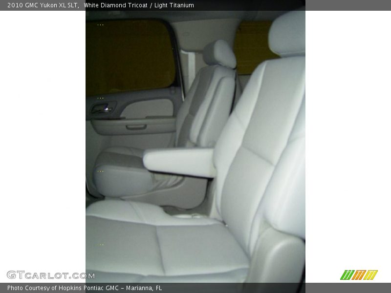 White Diamond Tricoat / Light Titanium 2010 GMC Yukon XL SLT