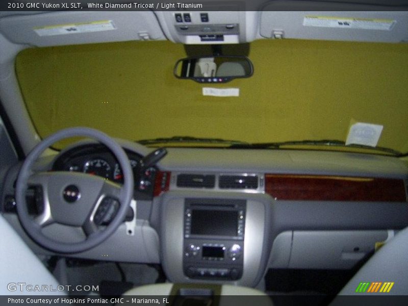 White Diamond Tricoat / Light Titanium 2010 GMC Yukon XL SLT