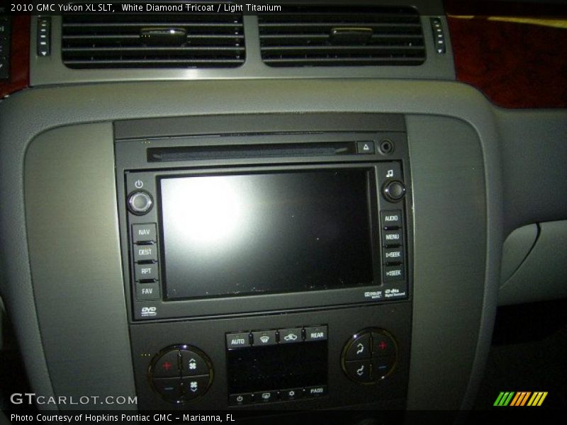 White Diamond Tricoat / Light Titanium 2010 GMC Yukon XL SLT