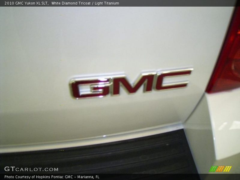 White Diamond Tricoat / Light Titanium 2010 GMC Yukon XL SLT