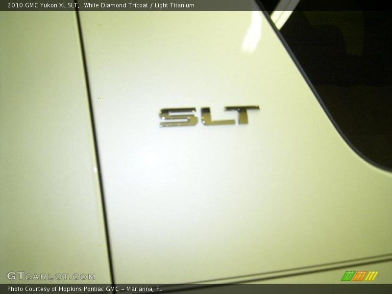 White Diamond Tricoat / Light Titanium 2010 GMC Yukon XL SLT