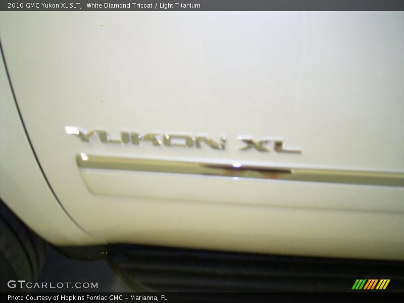 White Diamond Tricoat / Light Titanium 2010 GMC Yukon XL SLT