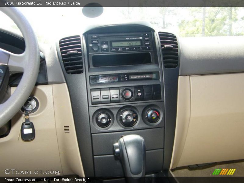 Radiant Red / Beige 2006 Kia Sorento LX