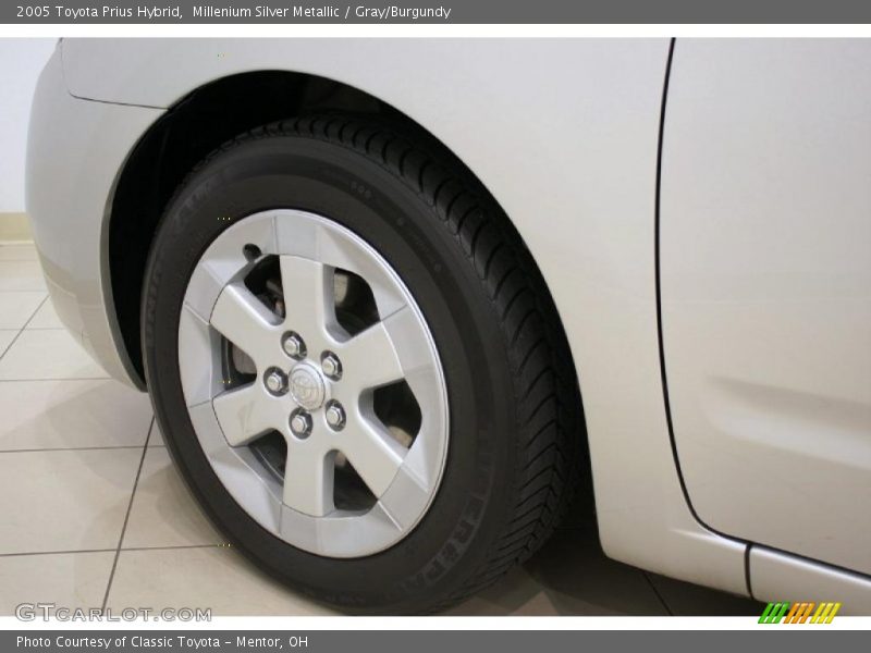 Millenium Silver Metallic / Gray/Burgundy 2005 Toyota Prius Hybrid