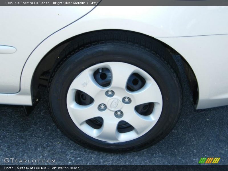 Bright Silver Metallic / Gray 2009 Kia Spectra EX Sedan