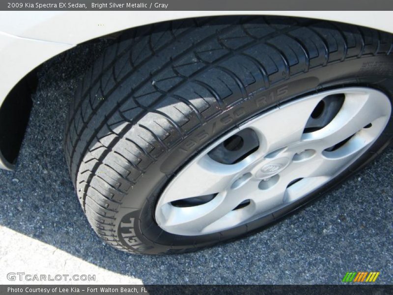Bright Silver Metallic / Gray 2009 Kia Spectra EX Sedan