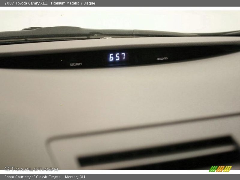 Titanium Metallic / Bisque 2007 Toyota Camry XLE