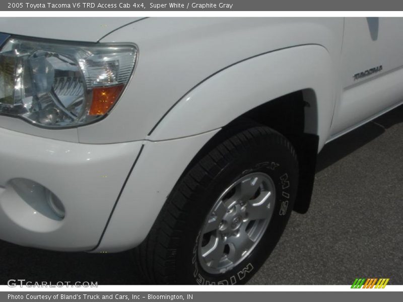 Super White / Graphite Gray 2005 Toyota Tacoma V6 TRD Access Cab 4x4
