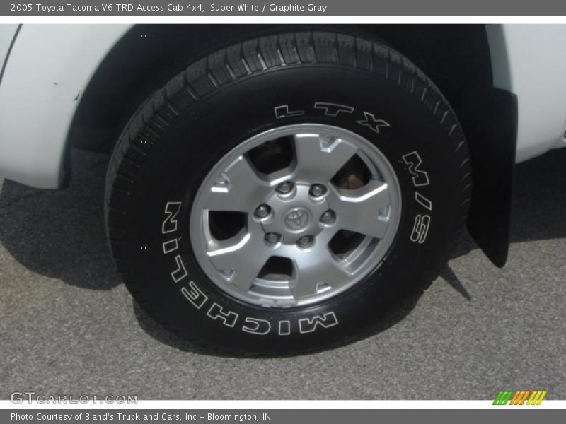 Super White / Graphite Gray 2005 Toyota Tacoma V6 TRD Access Cab 4x4