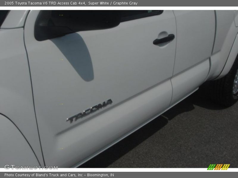 Super White / Graphite Gray 2005 Toyota Tacoma V6 TRD Access Cab 4x4