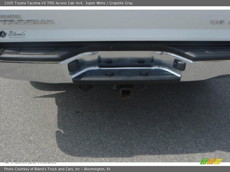 Super White / Graphite Gray 2005 Toyota Tacoma V6 TRD Access Cab 4x4
