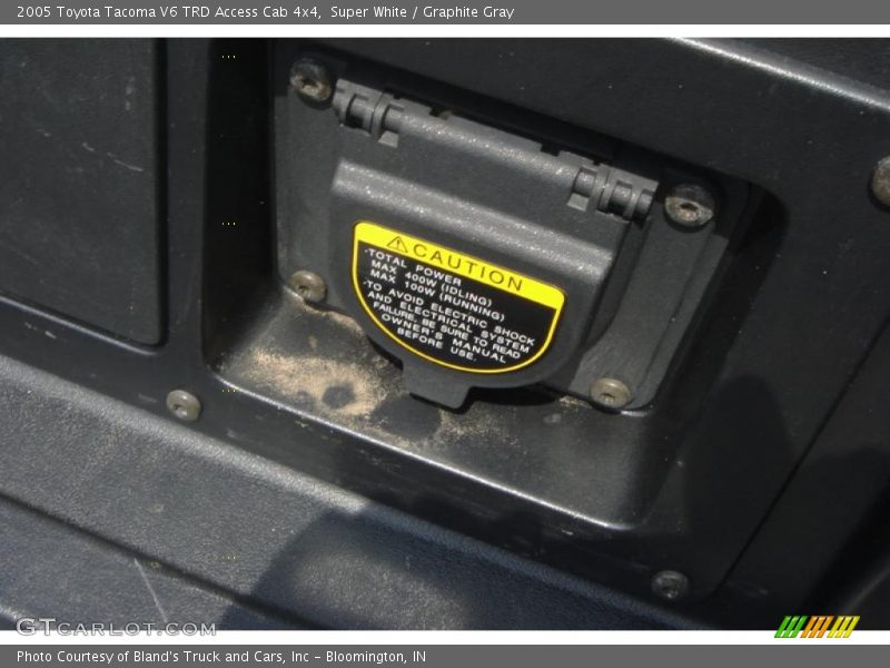 Super White / Graphite Gray 2005 Toyota Tacoma V6 TRD Access Cab 4x4