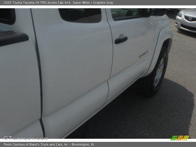Super White / Graphite Gray 2005 Toyota Tacoma V6 TRD Access Cab 4x4