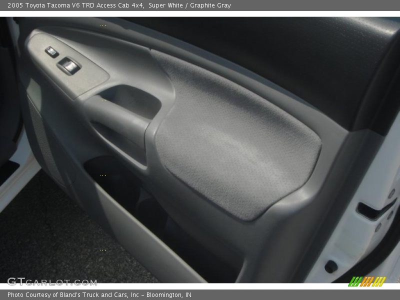 Super White / Graphite Gray 2005 Toyota Tacoma V6 TRD Access Cab 4x4