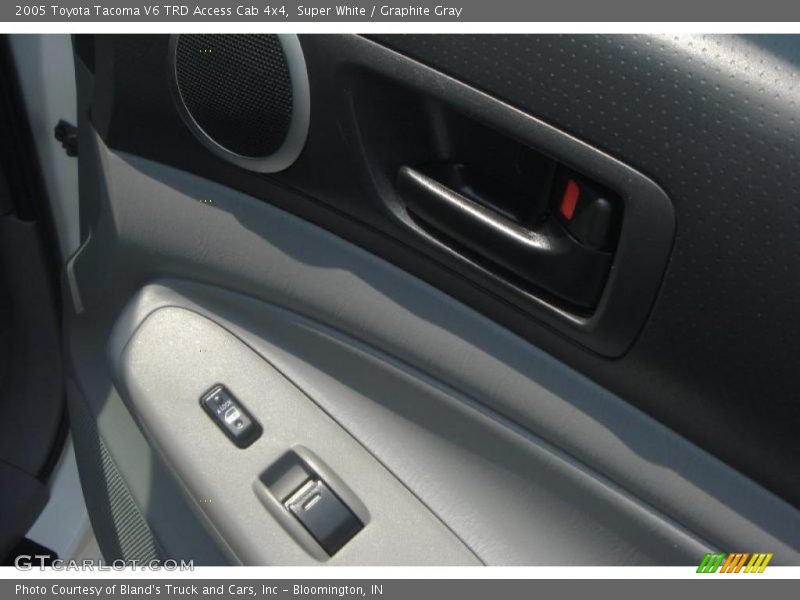 Super White / Graphite Gray 2005 Toyota Tacoma V6 TRD Access Cab 4x4