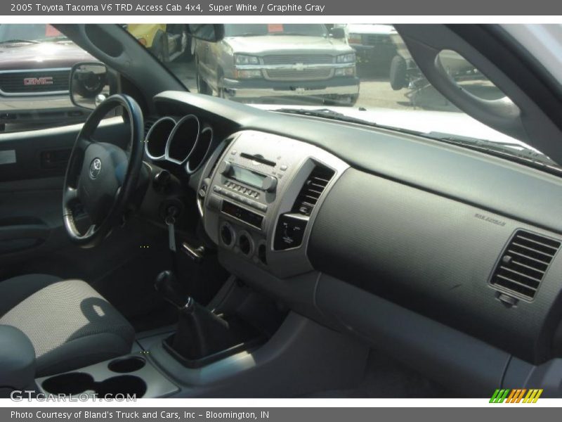 Super White / Graphite Gray 2005 Toyota Tacoma V6 TRD Access Cab 4x4