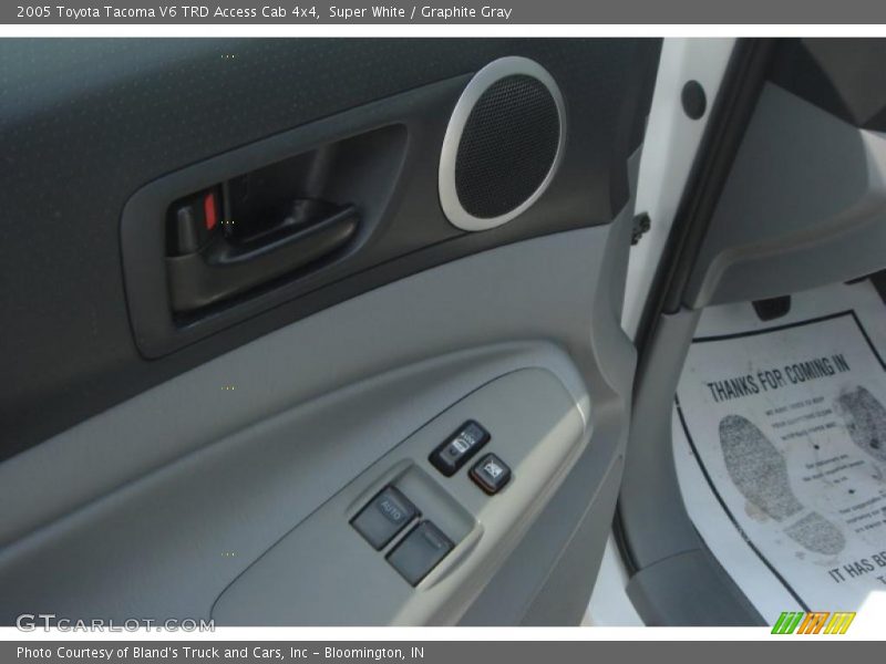 Super White / Graphite Gray 2005 Toyota Tacoma V6 TRD Access Cab 4x4
