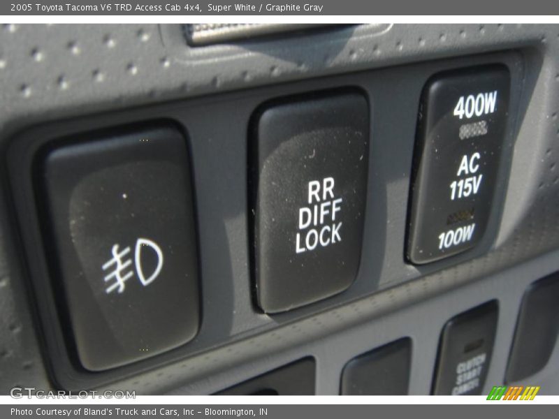 Super White / Graphite Gray 2005 Toyota Tacoma V6 TRD Access Cab 4x4